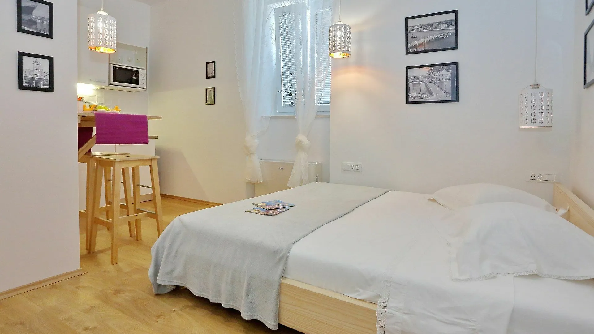 Guverna New City Accommodation Zadar